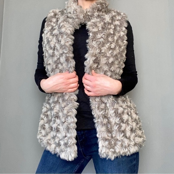 Le Chateau Faux Fur Grey Vest - Picture 2 of 12